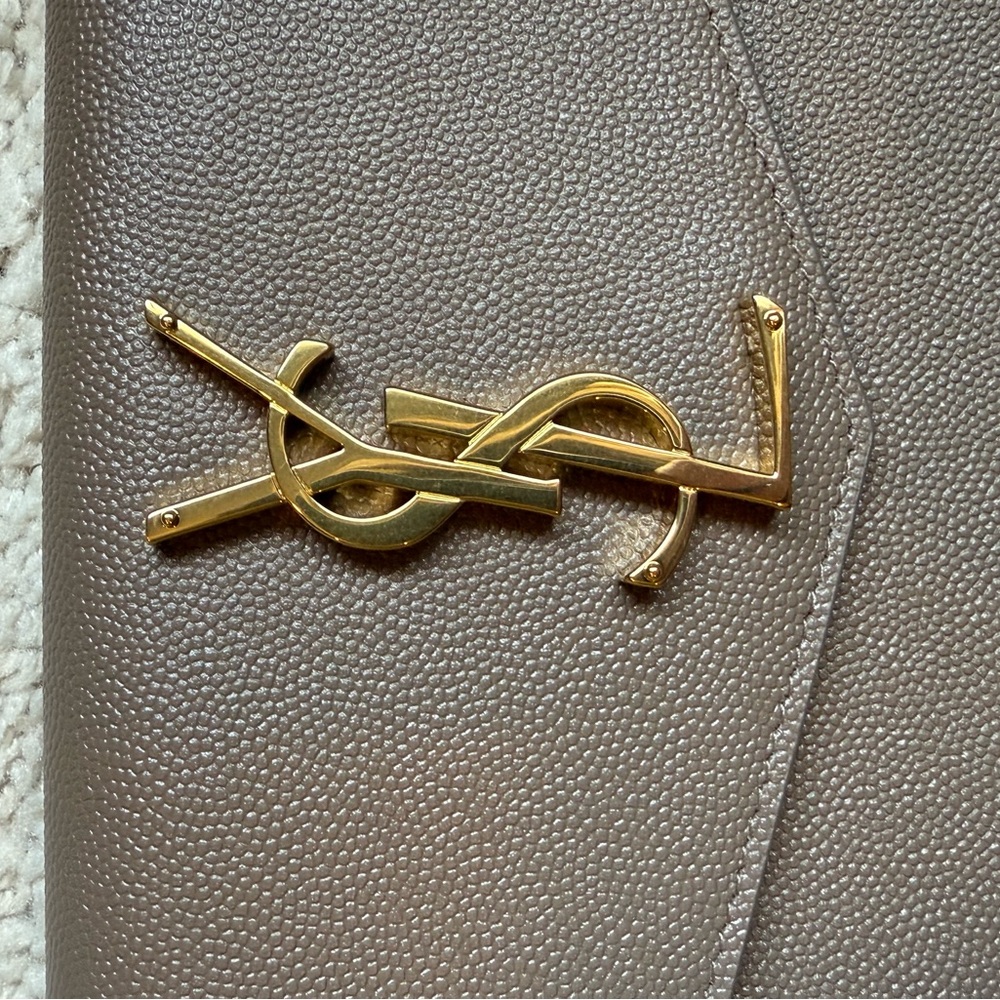 Saint Laurent Beige Envelope Clutch with Gold Emblem - Picture 4 of 6